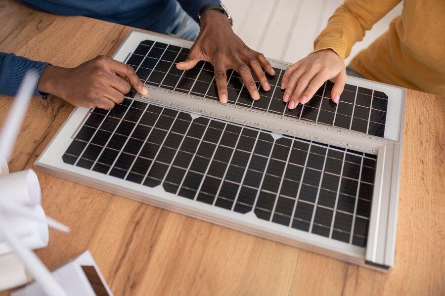 Installation de panneaux photovoltaïques : quels avantages et défis ?