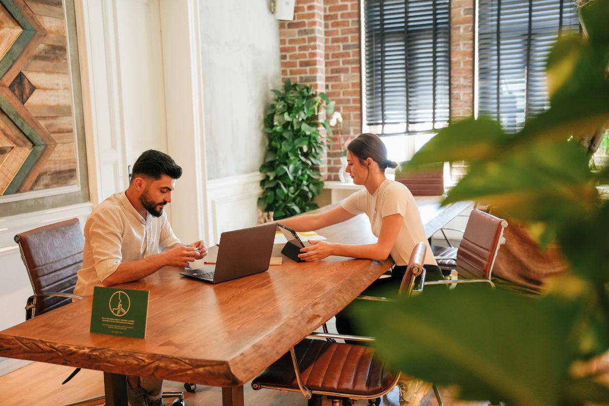 Créer un environnement de travail à domicile : conseils pour optimiser votre espace et rester productif